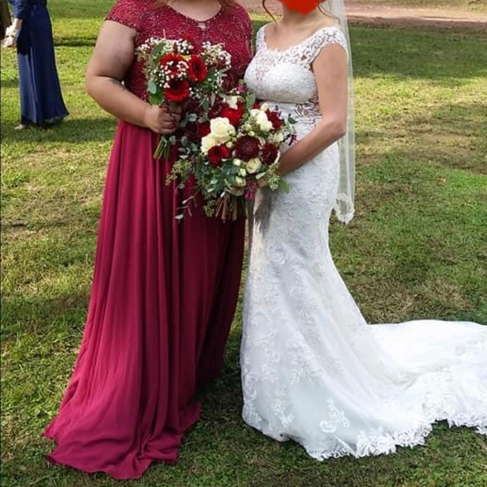 Burgundy formal dress. Bridesmaid/Prom dress. Size 16/18 - Picture 3 of 4
